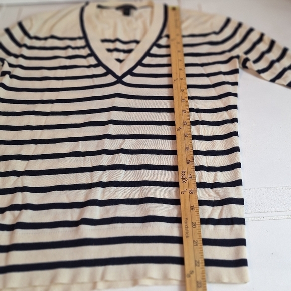 J. Crew Womens Striped VNeck Sweater Summerweight Cotton XSmall Cream/Blue Color - Picture 11 of 12